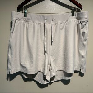 Old Navy High-Rise Power Soft Shorts women’s plus size XXL 2X cream color